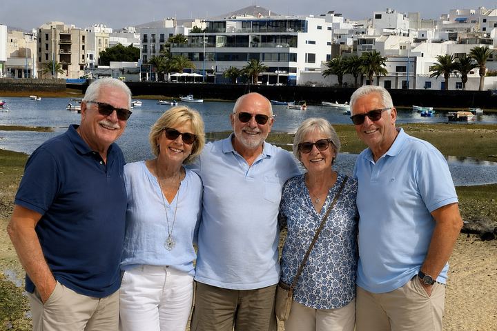 Fünf ältere Menschen am Charco de San Gines in Arrecife